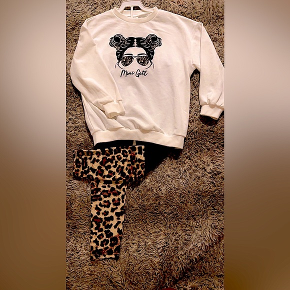 🖤 Beyond inlove with this never worn Adorable girls legging& sweatshirt set!🖤 - Picture 4 of 8